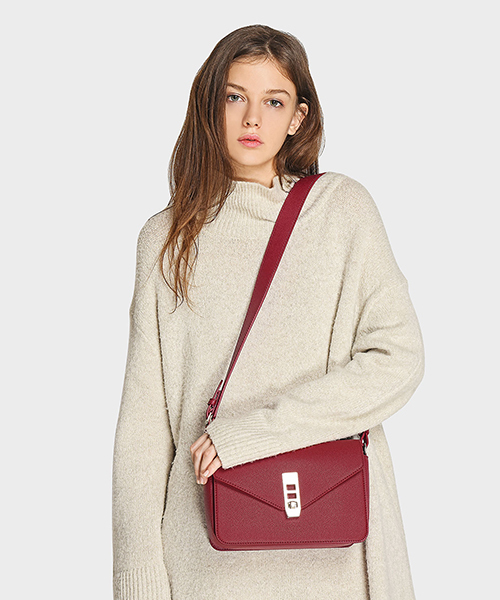 CHARLES & KEITH(チャールズ & キース)の「ターンロックサチャルバッグ / TURN-LOCK SATCHEL BAG(ショルダーバッグ・レディース・ライトグレー/ブラック/レッド・M)」の5枚目の写真