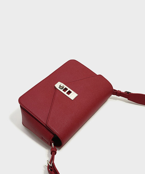 CHARLES & KEITH(チャールズ & キース)の「ターンロックサチャルバッグ / TURN-LOCK SATCHEL BAG(ショルダーバッグ・レディース・ライトグレー/ブラック/レッド・M)」の7枚目の写真