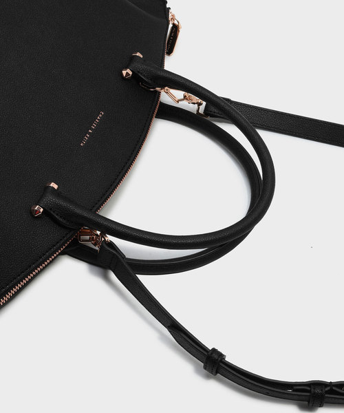 CHARLES & KEITH(チャールズ & キース)の「カーブジップハンドバッグ / CURVED ZIP HANDBAG(ハンドバッグ・レディース・ブラック/ネイビー・L)」の7枚目の写真