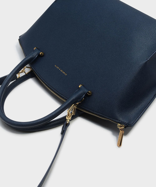 CHARLES & KEITH(チャールズ & キース)の「カーブジップハンドバッグ / CURVED ZIP HANDBAG(ハンドバッグ・レディース・ブラック/ネイビー・L)」の4枚目の写真