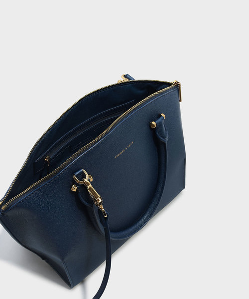 CHARLES & KEITH(チャールズ & キース)の「カーブジップハンドバッグ / CURVED ZIP HANDBAG(ハンドバッグ・レディース・ブラック/ネイビー・L)」の3枚目の写真