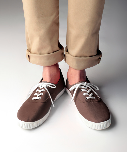NANO universe(ナノユニバース)の「victoria × nano・universe/別注カラースニーカー Men's(スニーカー・メンズ・ホワイト/ホワイト系その他/ブラック/グレー/ブラウン/カーキ/エメラルド/インディゴブルー/ターコイズブルー/ネイビー/パープル/イエロー/ピンク/ライトピンク/レッド/ボルドー/その他1/その他2・26/26.5/27/27.5)」の6枚目の写真