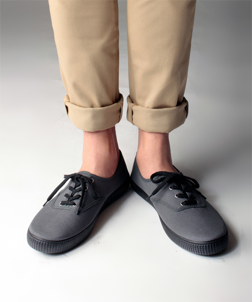 NANO universe(ナノユニバース)の「victoria × nano・universe/別注カラースニーカー Men's(スニーカー・メンズ・ホワイト/ホワイト系その他/ブラック/グレー/ブラウン/カーキ/エメラルド/インディゴブルー/ターコイズブルー/ネイビー/パープル/イエロー/ピンク/ライトピンク/レッド/ボルドー/その他1/その他2・26/26.5/27/27.5)」の5枚目の写真