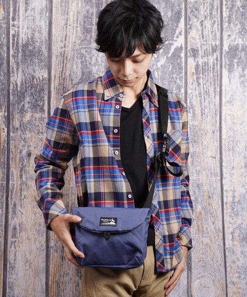おしゃれスタ（オシャレスタ）の「Healthknit Product P-cakeフラップショルダー(LS)（ショルダーバッグ・メンズ・ライトグレー/ブラック/インディゴブルー/マスタード/ダークベージュ・FREE）」の4枚目の写真