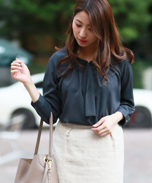 TRUDEA（トルディア）の「ボウタイ　ブラウス（シャツ/ブラウス・レディース・ホワイト/チャコールグレー/ブラック/カーキ/ピンク/ラベンダー/ネイビー・SMALL/MEDIUM/LARGE）」の15枚目の写真