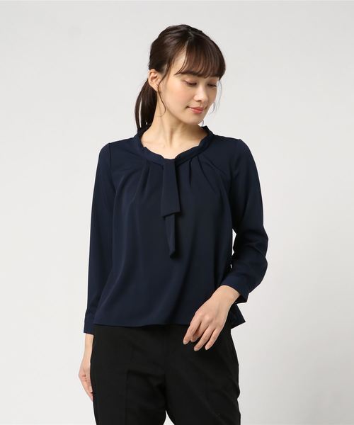 TRUDEA（トルディア）の「ボウタイ　ブラウス（シャツ/ブラウス・レディース・ホワイト/チャコールグレー/ブラック/カーキ/ピンク/ラベンダー/ネイビー・SMALL/MEDIUM/LARGE）」の6枚目の写真