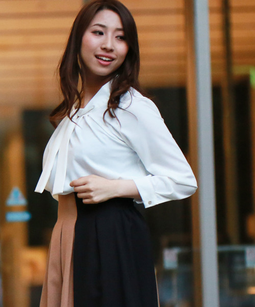 TRUDEA（トルディア）の「ボウタイ　ブラウス（シャツ/ブラウス・レディース・ホワイト/チャコールグレー/ブラック/カーキ/ピンク/ラベンダー/ネイビー・SMALL/MEDIUM/LARGE）」の11枚目の写真