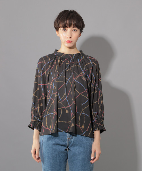 PAGEBOY（ページボーイ）の「チェーンプリントハイネックブラウス（シャツ/ブラウス・レディース・オフホワイト/ブラック・FREE）」の5枚目の写真