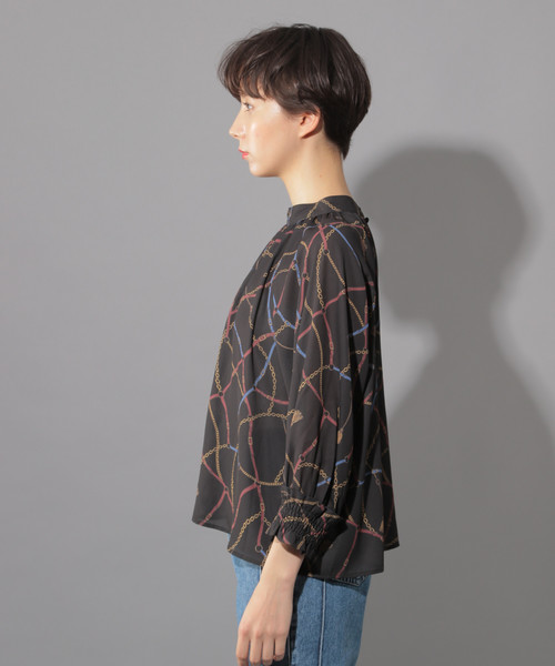 PAGEBOY（ページボーイ）の「チェーンプリントハイネックブラウス（シャツ/ブラウス・レディース・オフホワイト/ブラック・FREE）」の6枚目の写真