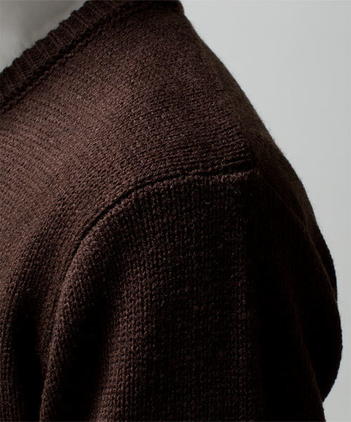 NANO universe(ナノユニバース)の「AKM×nano・universe/ V-Neck Knit(ニット/セーター・メンズ・ブラック/ダークグレー/ライトグレー/ダークブラウン/ベージュ/ダークグリーン/ブルー/ネイビー・SMALL/MEDIUM/LARGE/X-LARGE)」の12枚目の写真