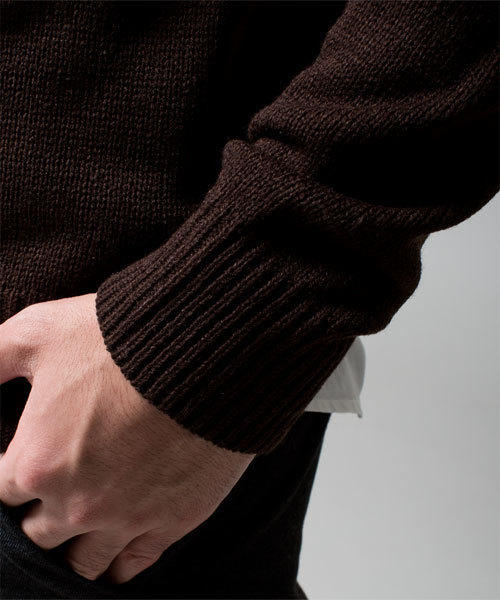 NANO universe(ナノユニバース)の「AKM×nano・universe/ V-Neck Knit(ニット/セーター・メンズ・ブラック/ダークグレー/ライトグレー/ダークブラウン/ベージュ/ダークグリーン/ブルー/ネイビー・SMALL/MEDIUM/LARGE/X-LARGE)」の13枚目の写真