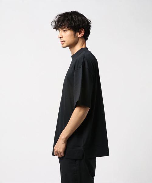 MAISON SPECIAL(メゾンスペシャル)の「“365” テックファブリックモックネックカットソー 【MAISON SPECIAL/メゾンスペシャル】(Tシャツ/カットソー・メンズ・ブラック/オフホワイト/オレンジ・46/48/44)」の6枚目の写真