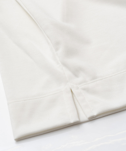 MAISON SPECIAL(メゾンスペシャル)の「“365” テックファブリックモックネックカットソー 【MAISON SPECIAL/メゾンスペシャル】(Tシャツ/カットソー・メンズ・ブラック/オフホワイト/オレンジ・46/48/44)」の4枚目の写真