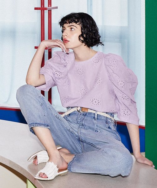 w closet(ダブルクローゼット)の「カットワーク総刺繍パワショルプルオーバー(シャツ/ブラウス・レディース・オフホワイト/ライム/ラベンダー・FREE)」の3枚目の写真