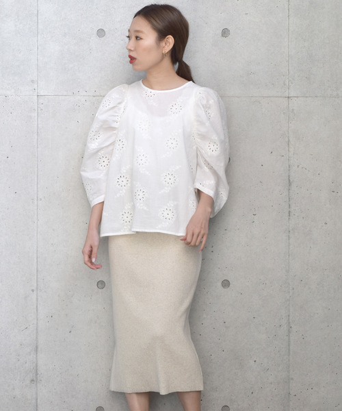 w closet(ダブルクローゼット)の「カットワーク総刺繍パワショルプルオーバー(シャツ/ブラウス・レディース・オフホワイト/ライム/ラベンダー・FREE)」の6枚目の写真