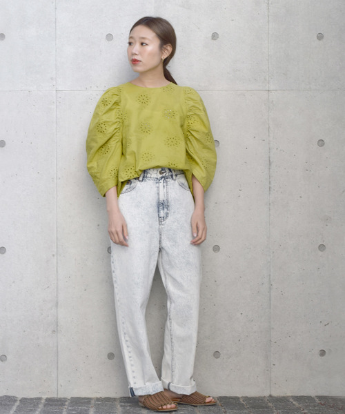 w closet(ダブルクローゼット)の「カットワーク総刺繍パワショルプルオーバー(シャツ/ブラウス・レディース・オフホワイト/ライム/ラベンダー・FREE)」の17枚目の写真