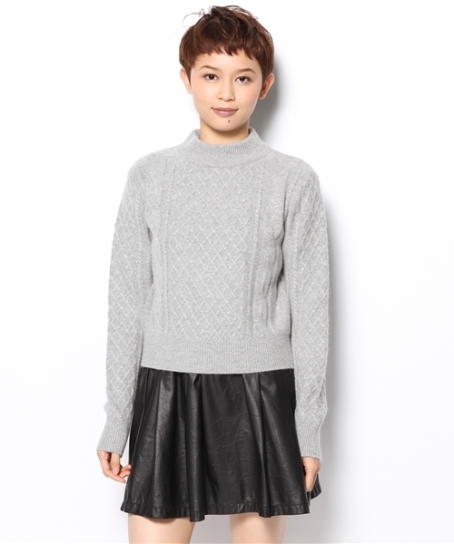 Khaju（カージュ）の「Khaju:ケーブルコンパクトプルオーバー（ニット/セーター・レディース・グレー/レッド・ONE SIZE）」の3枚目の写真