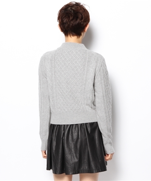 Khaju（カージュ）の「Khaju:ケーブルコンパクトプルオーバー（ニット/セーター・レディース・グレー/レッド・ONE SIZE）」の5枚目の写真