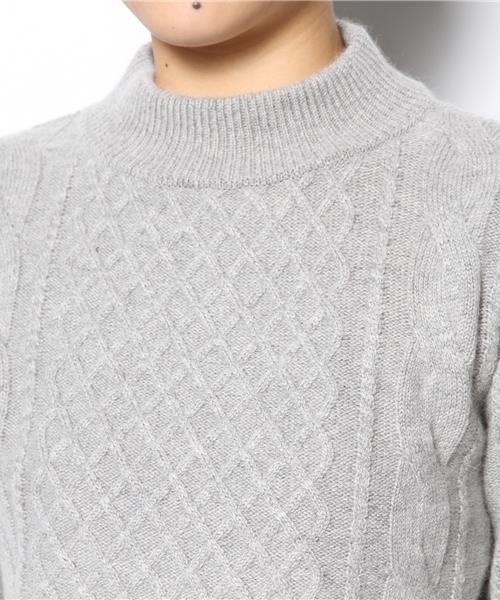 Khaju（カージュ）の「Khaju:ケーブルコンパクトプルオーバー（ニット/セーター・レディース・グレー/レッド・ONE SIZE）」の6枚目の写真