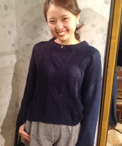 Chico（チコ）の「ケーブルニット（ニット/セーター・レディース・ネイビー/ブルー/ピンクベージュ/ホワイト・FREE）」の2枚目の写真