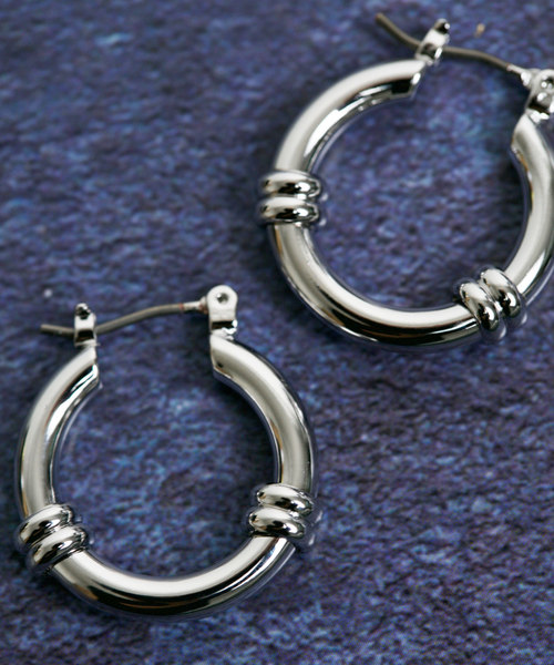 LUON（ルオン）の「LUON/ミニフープピアス（ピアス（両耳用）・レディース・シルバー系その他/ゴールド系その他/シルバー系その他2/シルバー系その他3/ゴールド系その他2/ゴールド系その他3/ゴールド系その他4・FREE）」の3枚目の写真