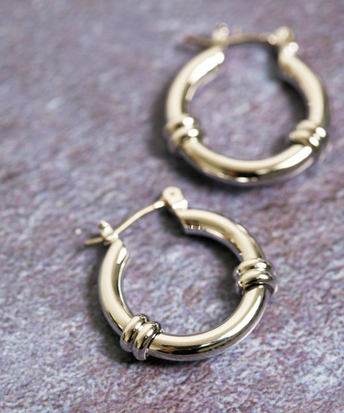 LUON（ルオン）の「LUON/ミニフープピアス（ピアス（両耳用）・レディース・シルバー系その他/ゴールド系その他/シルバー系その他2/シルバー系その他3/ゴールド系その他2/ゴールド系その他3/ゴールド系その他4・FREE）」の14枚目の写真