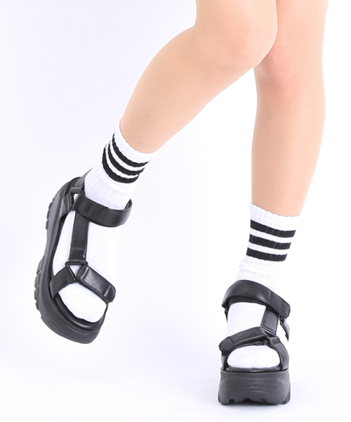 WEGO（ウィゴー）の「WEGO/厚底スポーツサンダル（サンダル・レディース・ホワイト/ブラック・23.5/24.5）」の2枚目の写真