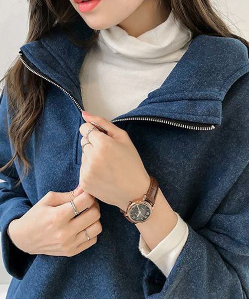 AMELY(エミリー)の「プルオーバーフードパーカー(パーカー・レディース・ブラック/グレー/インディゴブルー/マスタード・フリー)」の9枚目の写真