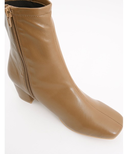 POU DOU DOU(プードゥドゥ)の「スクエアトゥヒールショートブーツ(ブーツ・レディース・ブラック/ブラウン・4/3)」の20枚目の写真