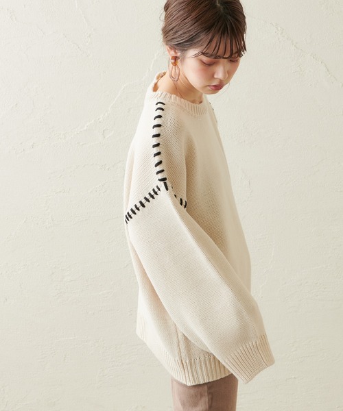 natural couture（ナチュラルクチュール）の「【WEB限定カラー有り】ハンドステッチアクセントニット（ニット/セーター・レディース・アイボリー/モカ/カーキ/ラベンダー・FREE）」の5枚目の写真