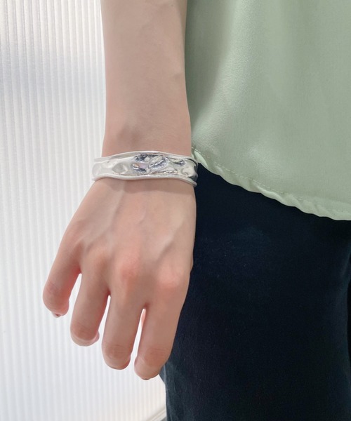 iso(イソ)の「マットメタルバングル(バングル/リストバンド・レディース・シルバー/ゴールド・FREE)」の13枚目の写真