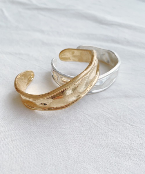 iso(イソ)の「マットメタルバングル(バングル/リストバンド・レディース・シルバー/ゴールド・FREE)」の14枚目の写真