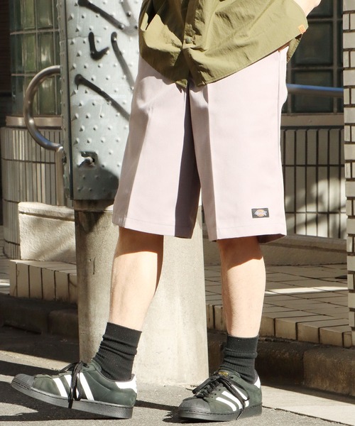 Dickies(ディッキーズ)の「Dickies/ディッキーズ 13インチポケットワークショーツ shorts チノパンツ スケーターショーツ ハーフパンツ カラーパンツ 2026年春夏(チノパンツ・メンズ・ブラウン/レッド/カーキ/ホワイト/ネイビー/ダークネイビー/チャコール/ベージュ/ブラック/ブルー/ピンク/ライトイエロー/オレンジ/パープル/グリーン/ライトグリーン/ライトブルー/ダークグリーン/イエロー/グレー・34inch/36inch/30inch/28inch/26inch/32inch/30 inch)」の22枚目の写真