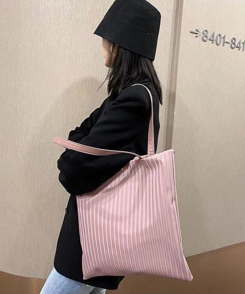 Passion（パッション）の「ショルダーバッグ（ショルダーバッグ・レディース・ブラック/パープル/ホワイト/ダークブラウン・FREE）」の4枚目の写真