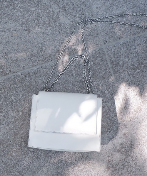 SPIRALGIRL(スパイラルガール)の「2wayスクエアチェーンバッグ(ショルダーバッグ・レディース・ブラック/オフホワイト・FREE)」の2枚目の写真