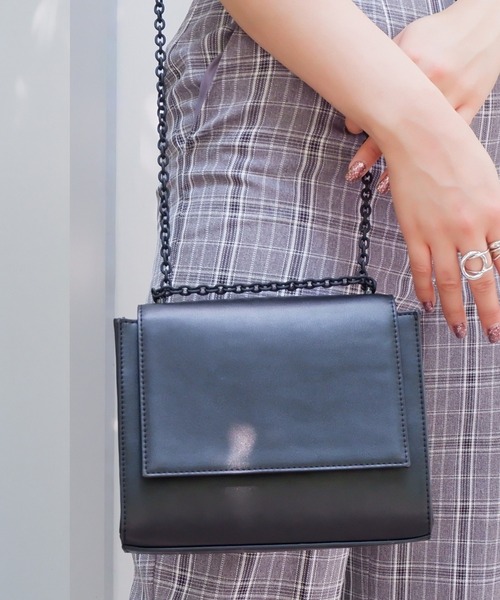 SPIRALGIRL(スパイラルガール)の「2wayスクエアチェーンバッグ(ショルダーバッグ・レディース・ブラック/オフホワイト・FREE)」の9枚目の写真