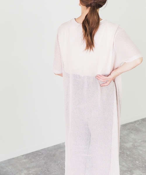 Riberry（リベリー）の「メッシュ編み半袖ニットワンピース（ワンピース・レディース・ブラック/ベージュ/オフホワイト/カーキ・MEDIUM）」の17枚目の写真