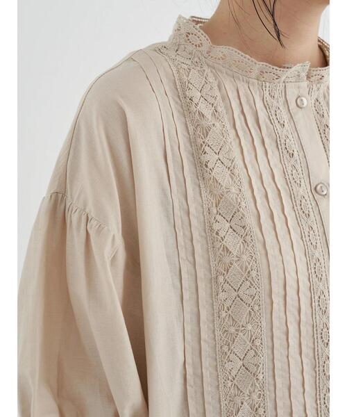 earth music&ecology（アースミュージックアンドエコロジー）の「ピンタックレースシャツ ＊（シャツ/ブラウス・レディース・ネイビー/サックスブルー/アイボリー/ラベンダー/ベージュ/イエロー・FREE）」の18枚目の写真