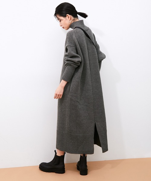 ADAM ET ROPE'(アダムエロペ)の「タートルバックスリットニットワンピース(ワンピース・レディース・チャコールグレー/ブラウン系その他2/ベージュ/ネイビー・FREE)」の9枚目の写真