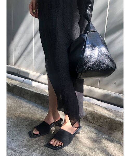 EMODA（エモダ）の「バンドプレートサンダル（サンダル・レディース・ブラック/アイボリー・SMALL/MEDIUM/LARGE）」の4枚目の写真