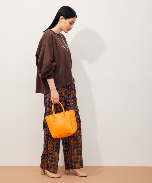 ADAM ET ROPE'(アダムエロペ)の「コクーン裏毛プルオーバー(Tシャツ/カットソー・レディース・ブラック/ダークブラウン/クリーム/ピンク系その他2・FREE)」の10枚目の写真