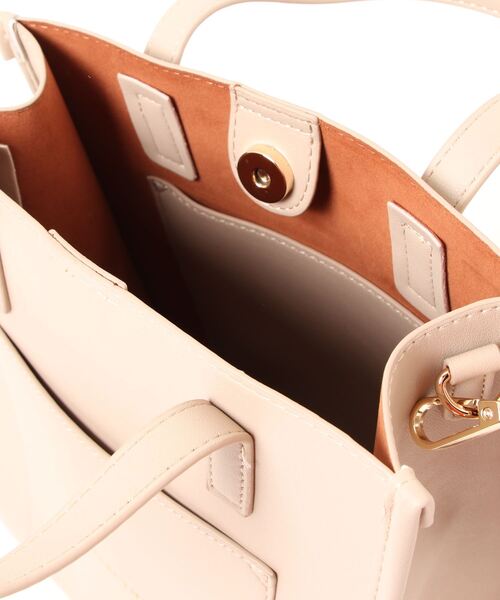 Me%（ミィパーセント）の「スクエアパイピングショルダー（ショルダーバッグ・レディース・ブラック/ダークブラウン/ベージュ/サックスブルー/イエロー・FREE）」の12枚目の写真