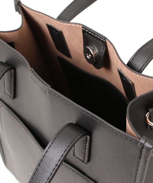 Me%（ミィパーセント）の「スクエアパイピングショルダー（ショルダーバッグ・レディース・ブラック/ダークブラウン/ベージュ/サックスブルー/イエロー・FREE）」の9枚目の写真