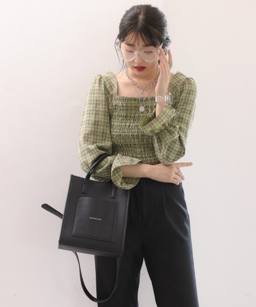 Me%（ミィパーセント）の「スクエアパイピングショルダー（ショルダーバッグ・レディース・ブラック/ダークブラウン/ベージュ/サックスブルー/イエロー・FREE）」の16枚目の写真