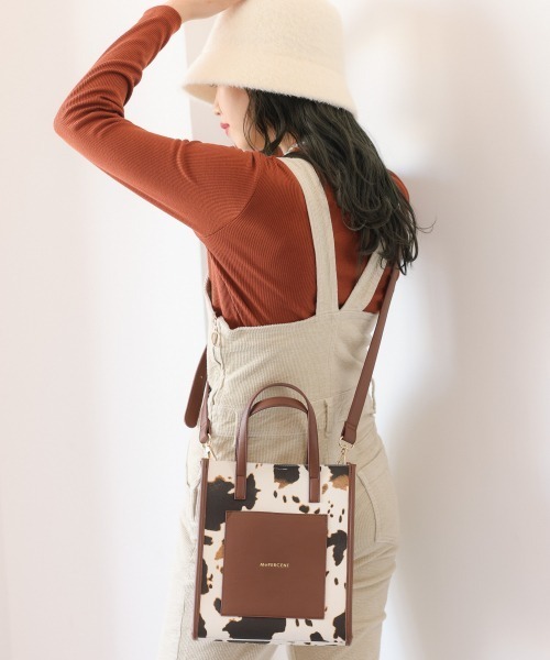 Me%（ミィパーセント）の「スクエアパイピングショルダー（ショルダーバッグ・レディース・ブラック/ダークブラウン/ベージュ/サックスブルー/イエロー・FREE）」の22枚目の写真