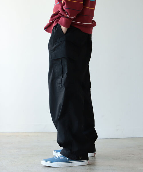 BEAMS（ビームス）の「BEAMS / バルーン イージー カーゴパンツ（カーゴパンツ・メンズ・ブラック/オリーブ・SMALL/LARGE/X-LARGE/MEDIUM）」の5枚目の写真