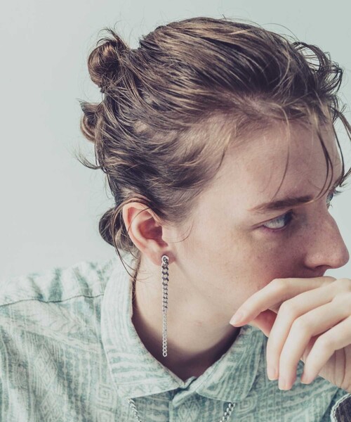 and cloud（アンドクラウド）の「Gradation Long Earring M / Single（イヤリング・レディース・シルバー/ゴールド系その他/シルバー系その他/イエローゴールド・FREE）」の8枚目の写真