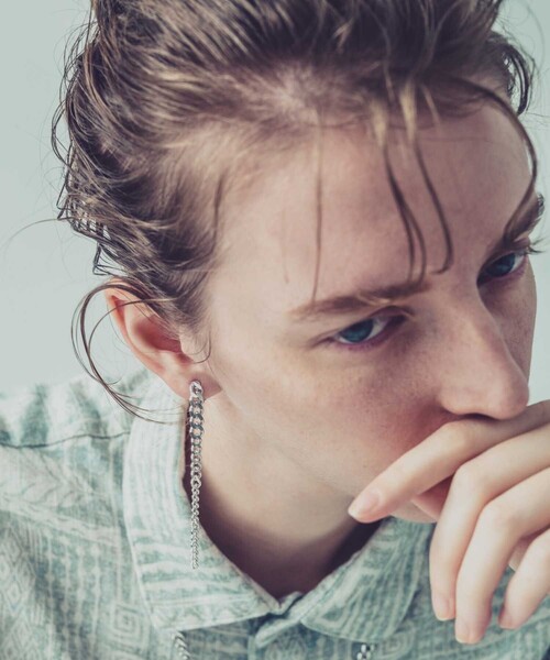 and cloud（アンドクラウド）の「Gradation Long Earring M / Single（イヤリング・レディース・シルバー/ゴールド系その他/シルバー系その他/イエローゴールド・FREE）」の9枚目の写真