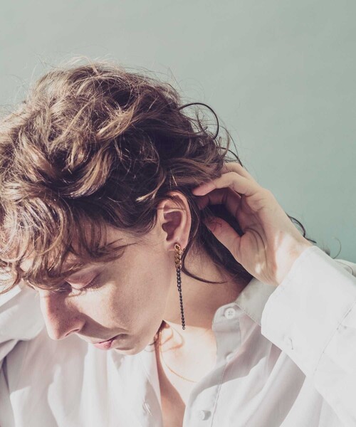 and cloud（アンドクラウド）の「Gradation Long Earring M / Single（イヤリング・レディース・シルバー/ゴールド系その他/シルバー系その他/イエローゴールド・FREE）」の13枚目の写真