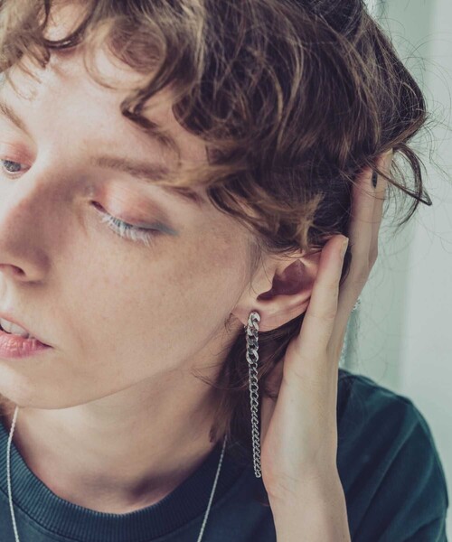 and cloud（アンドクラウド）の「Gradation Long Earring M / Single（イヤリング・レディース・シルバー/ゴールド系その他/シルバー系その他/イエローゴールド・FREE）」の16枚目の写真